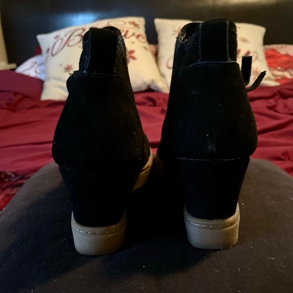 Soffi Wedge Black Booties - Picture 2 of 2